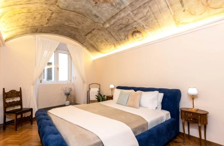 Bedroom with vaulted ceiling, apartment on Via dei Benci, Florence