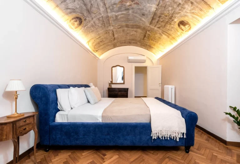Bedroom with vaulted ceiling, apartment on Via dei Benci, Florence