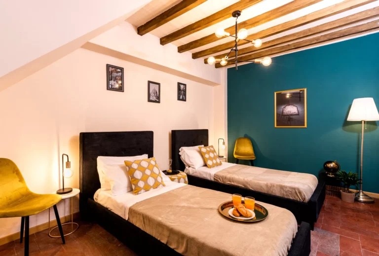 Twin bedroom, apartment on Via della Pergola, Florence