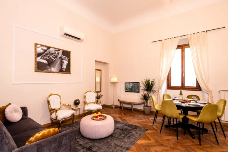 Living room, apartment on Via della Pergola, Florence
