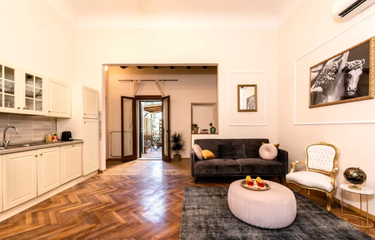 Living and dining area, apartment on Via della Pergola, Florence