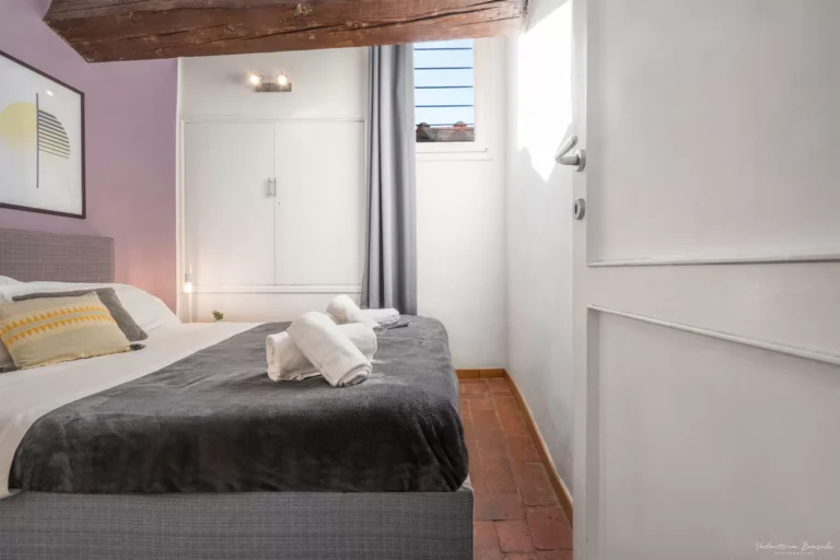 Bedroom, apartment on Borgo dei Greci, Florence
