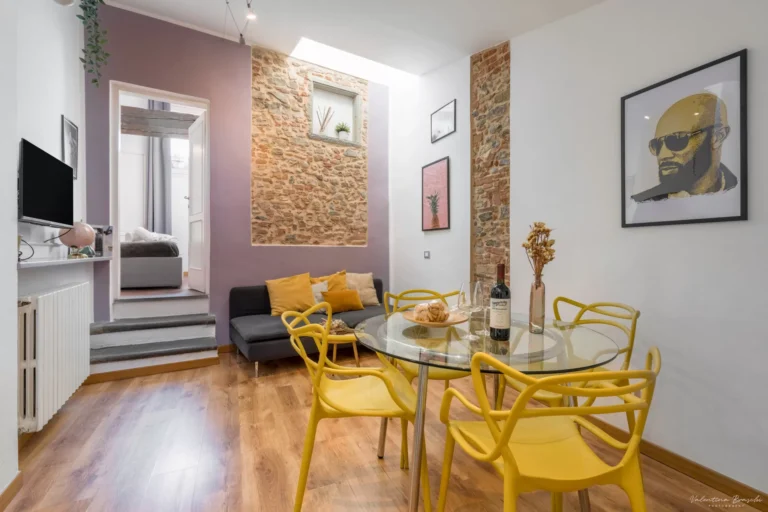 Dining area, apartment on Borgo dei Greci, Florence